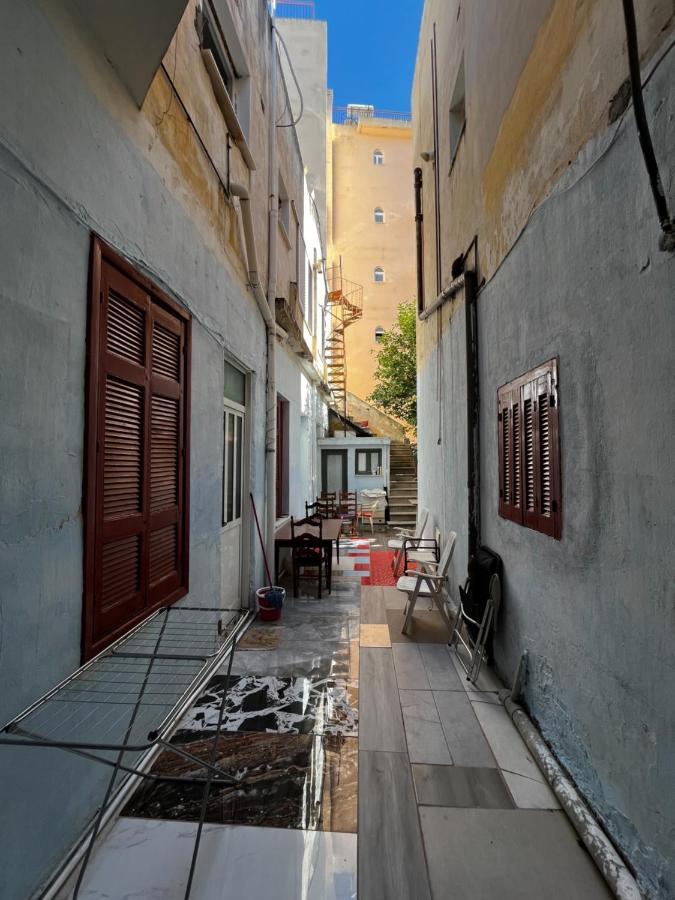 Ngm . Home Pireu Exterior foto